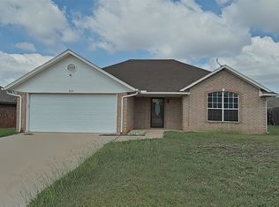 209 E Seminole St, Geronimo, OK 73543