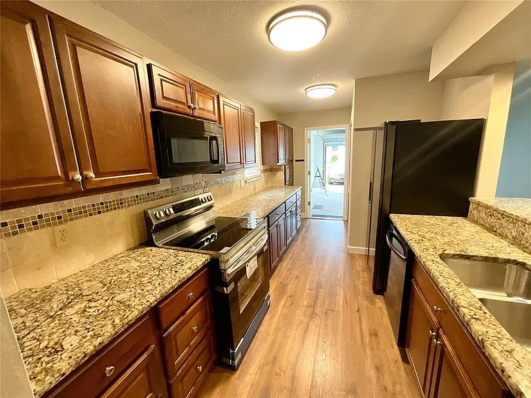 2468 Gulfbreeze Cir — Photo 2