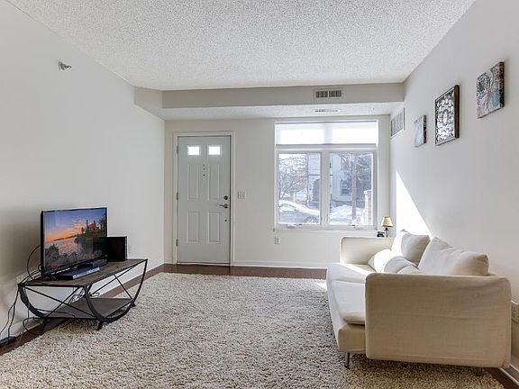 5th image of 619 8th St SE Unit 111