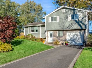 2915 Beechnut Ave, Medford, NY 11763