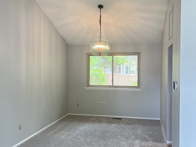4620 Kirkwood St — Photo 4