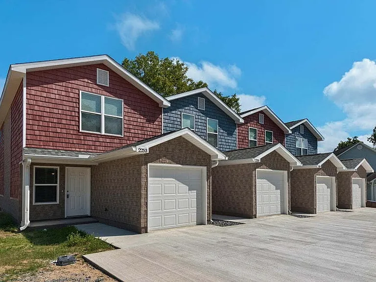 2259 Whitman Ln — Photo 1
