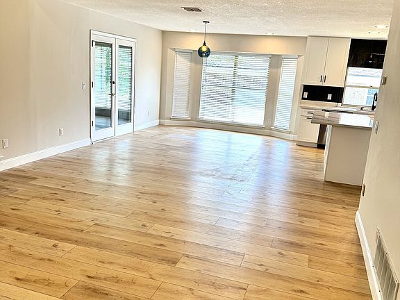 3rd image of 2768 Pebbleridge Ct