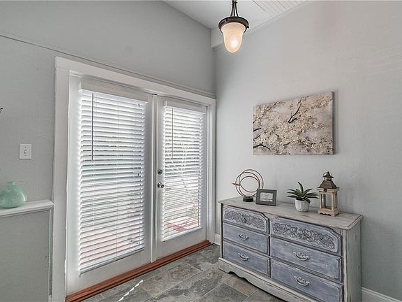 4th image of 315 W Chelsea Ave