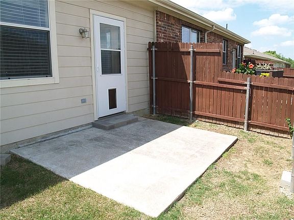3rd image of 2377 San Jacinto Dr