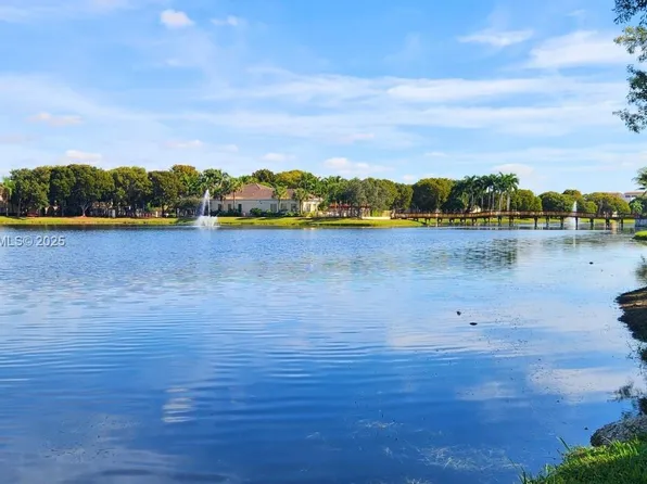 2557 Centergate Dr APT 101, Miramar, FL 33025