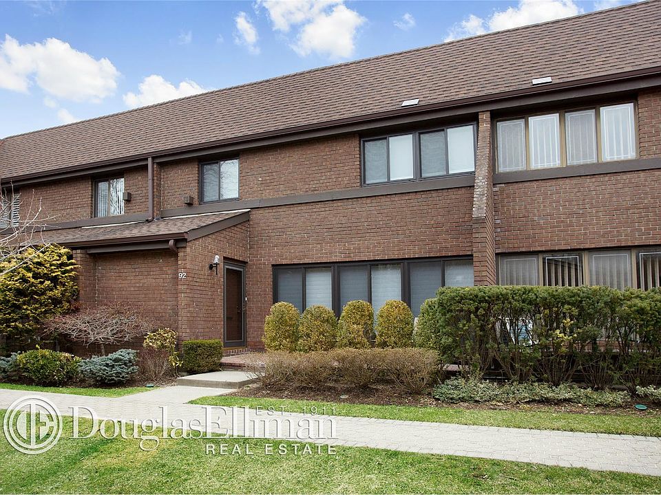 1st image of 92 Acorn Ponds Dr