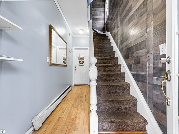 4th image of 171 Burgess Pl