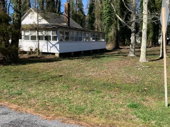 14743 Bay Front Dr, Scotland, MD 20687