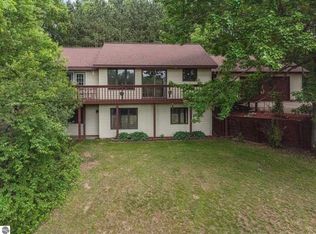 804 Arbutus Dr, Cadillac, MI 49601