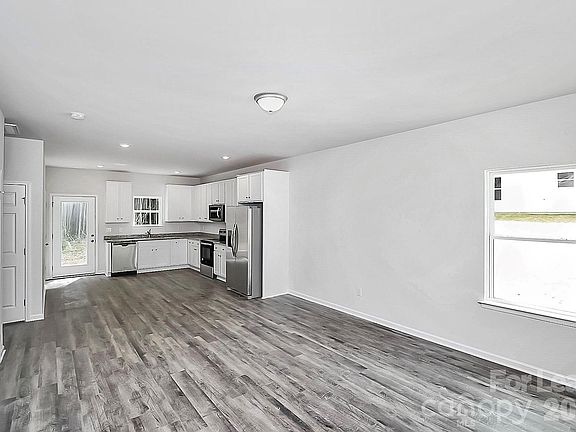 3rd image of 1616 Weldon St