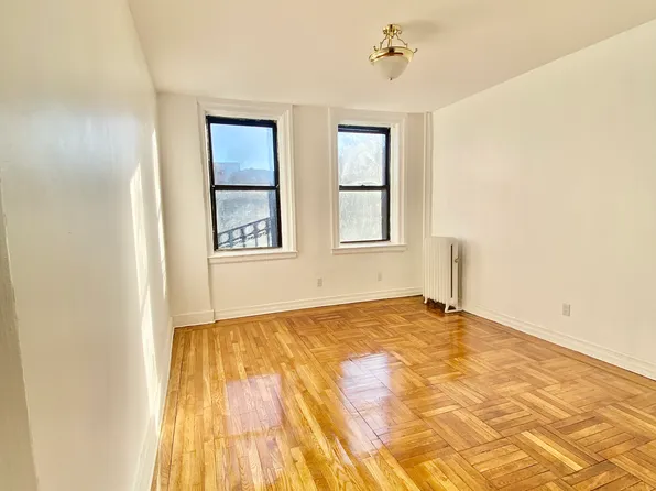 295 Parkside Avenue image 8 of 14