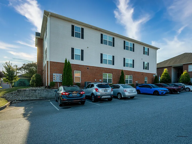 Reynolds Place Apartments — Photo 53