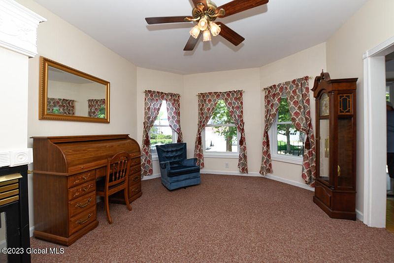 5th image of 1379 Pleasant Street