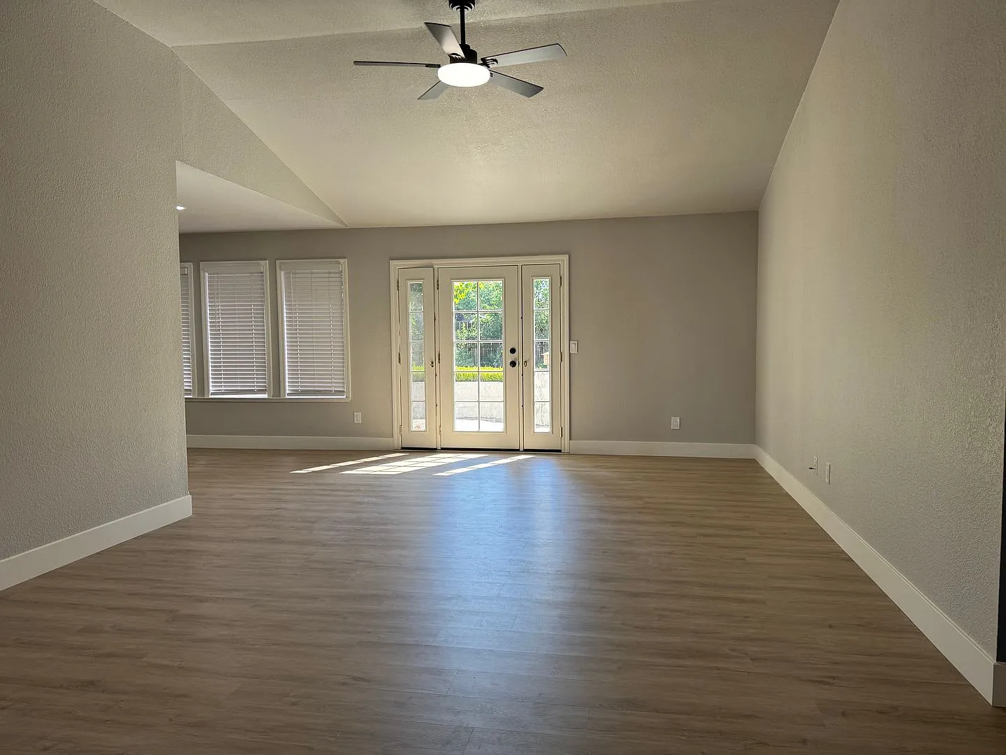 Newly updated Antelope home! — Photo 2