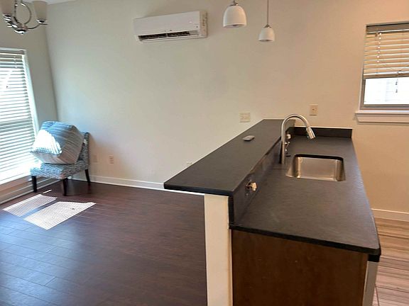 2nd image of 719 N Oakland Ave #719
