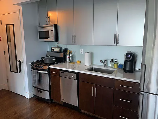 Rented by Flatiron Real Estate Advisors LLC | media 23