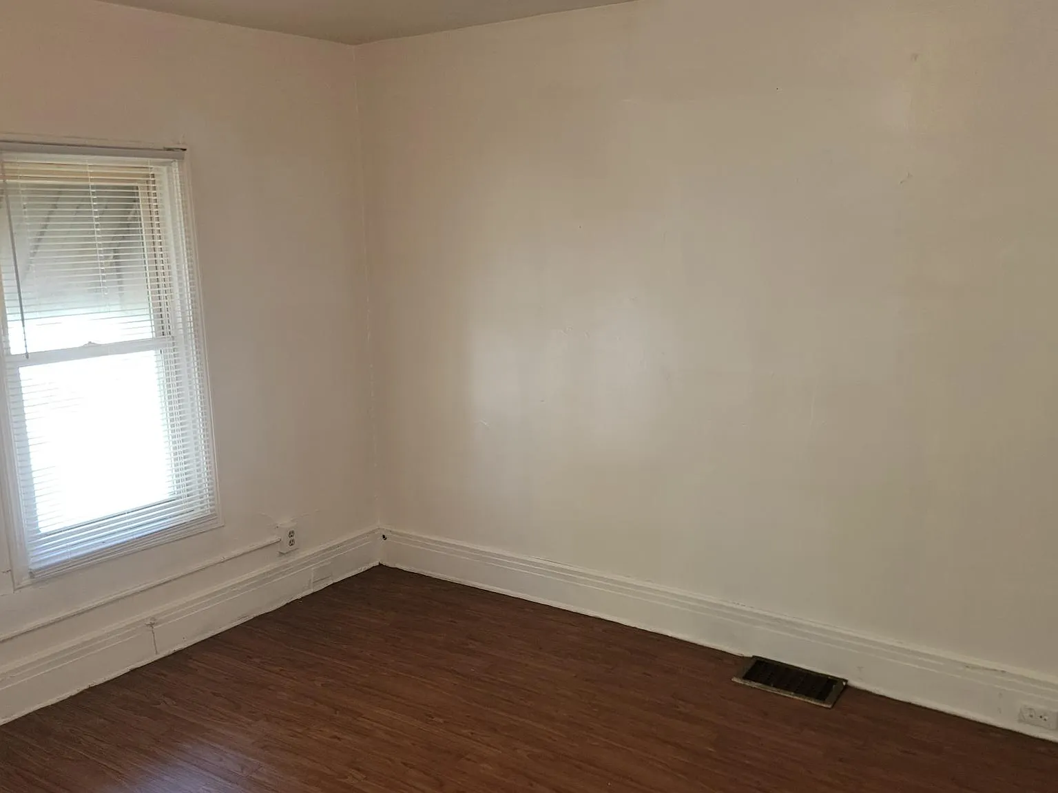 2 bed, 1973 sqft, $750 — Photo 2