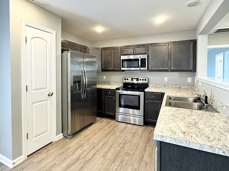 8077 Driftwood Loop — Photo 10