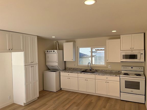 3rd image of 3510 Dickson Dr #B