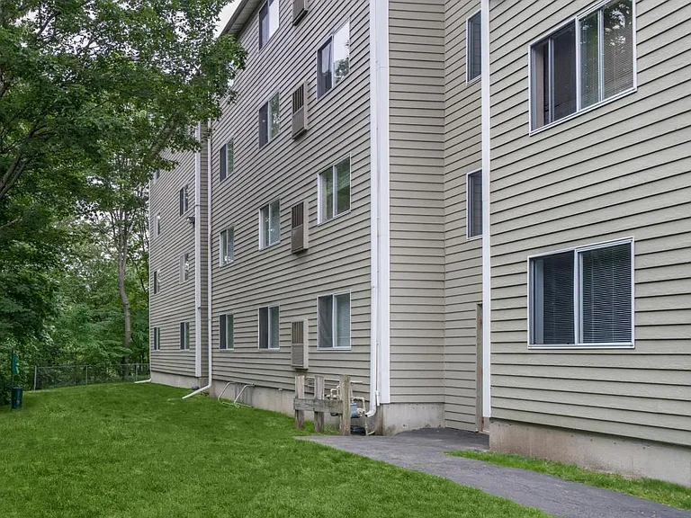 Lakeview — Photo 37