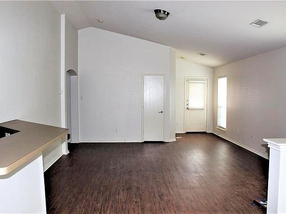 3rd image of 1141 Boxwood Dr
