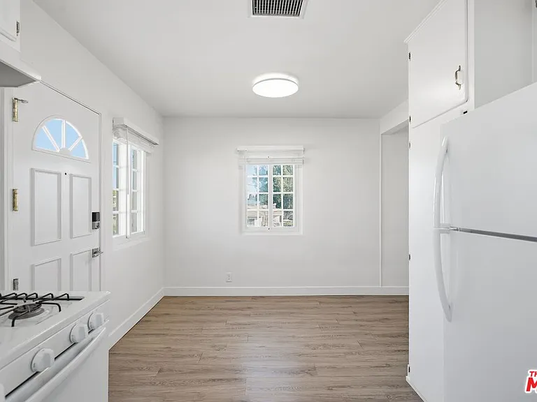 11761 Hart St #6 — Photo 8