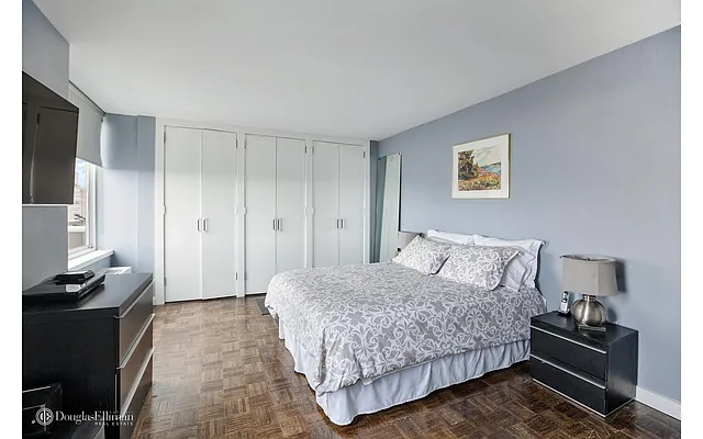 Sold by Douglas Elliman | media 15