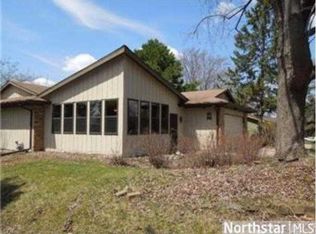 1096 Cedarwood Dr, Woodbury, MN 55125
