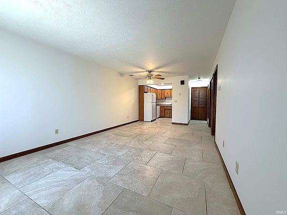 3rd image of 822 Woodlawn Ave APT D