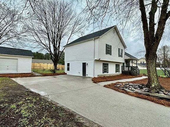 3rd image of 2095 Four Notch Rd