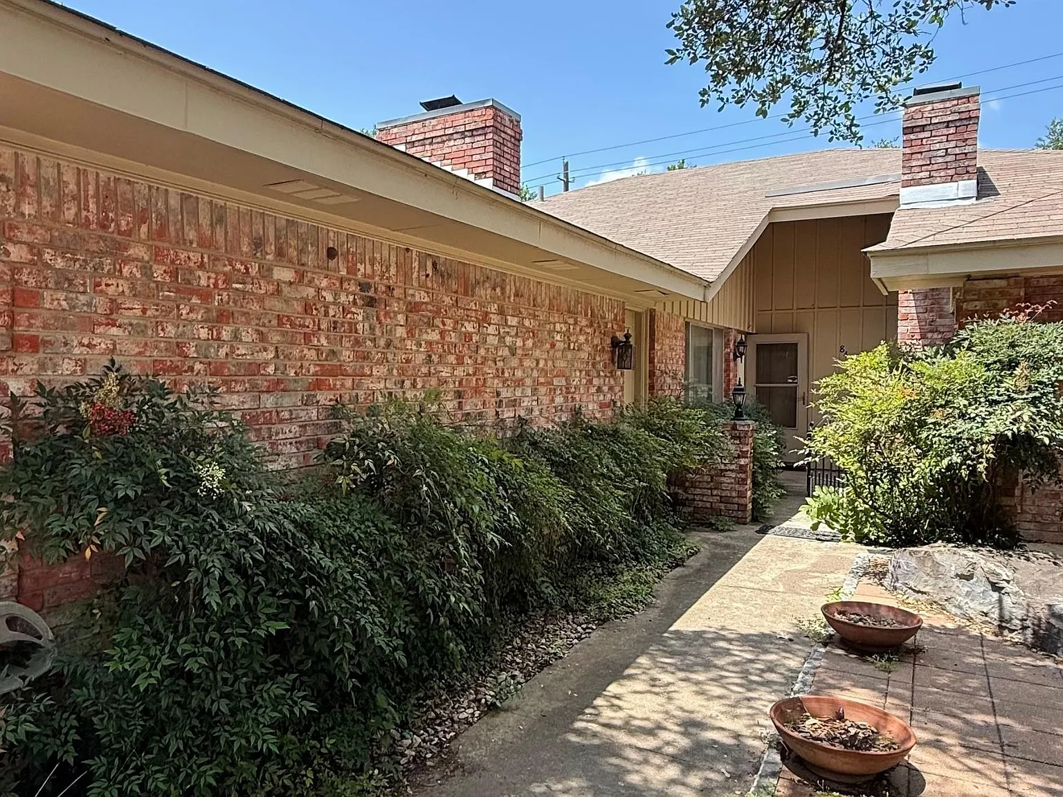 3 bed, 2.0 bath, 1700 sqft, $2,075 — Photo 3