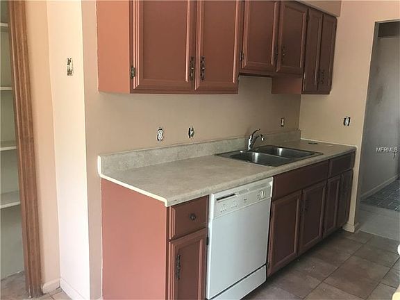 4th image of 1119 Walker Cir W