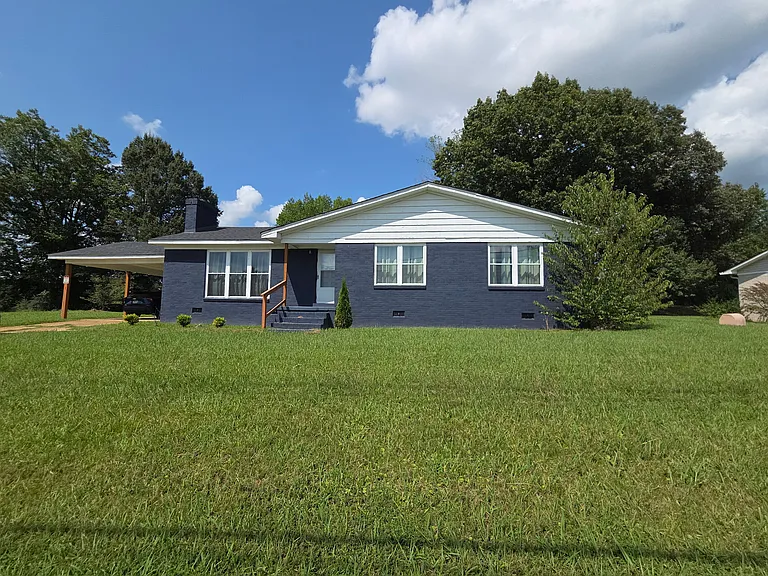 1387 E Jefferson St — Photo 33