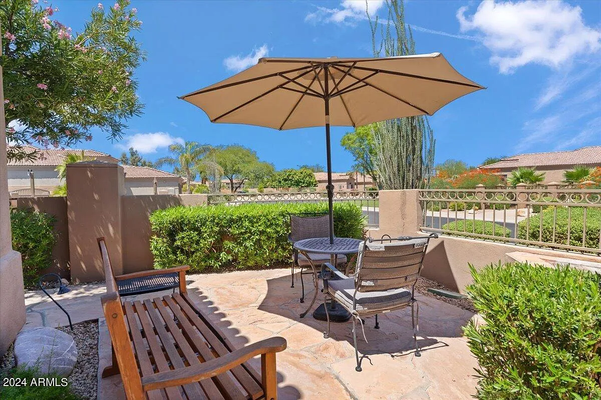 2 bed, 2.5 bath, 1922 sqft, $3,995 — Photo 2
