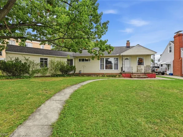 16285 Craigmere Dr, Middleburg Heights, OH 44130
