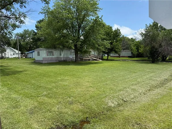 1530 Yuba St, Burlington, KS 66839