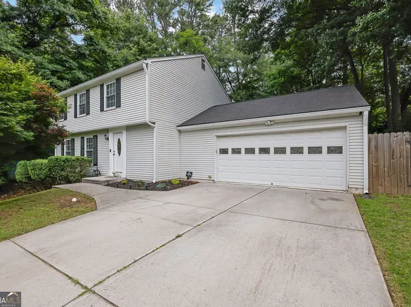 9665 N Pond Cir, Roswell, GA 30076