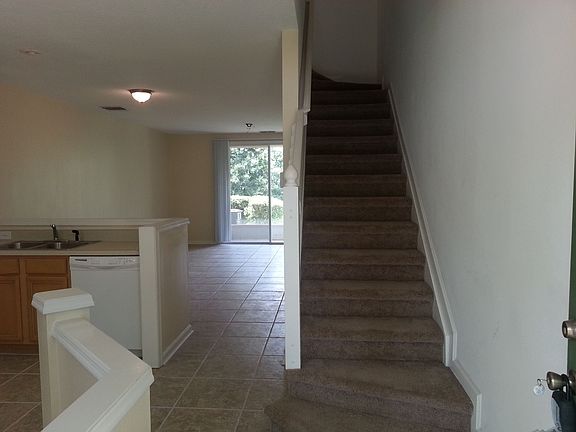 4th image of 902 Vineland Pl