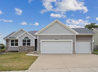 7028 Rolling Ridge Dr SW, Cedar Rapids, IA 52404