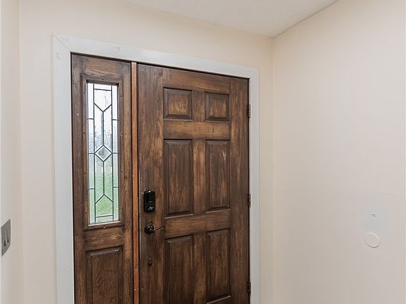 3rd image of 1010 Royal Dr