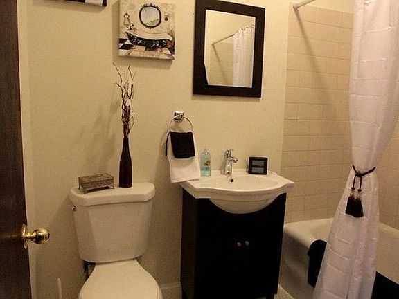5th image of 10920 S Vernon Ave APT 3E