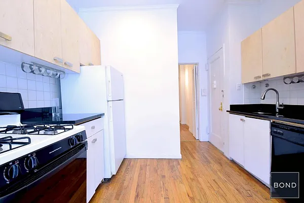 Rented by Bond New York | media 31