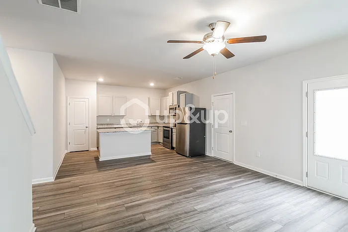 110 Heard Ln — Photo 3