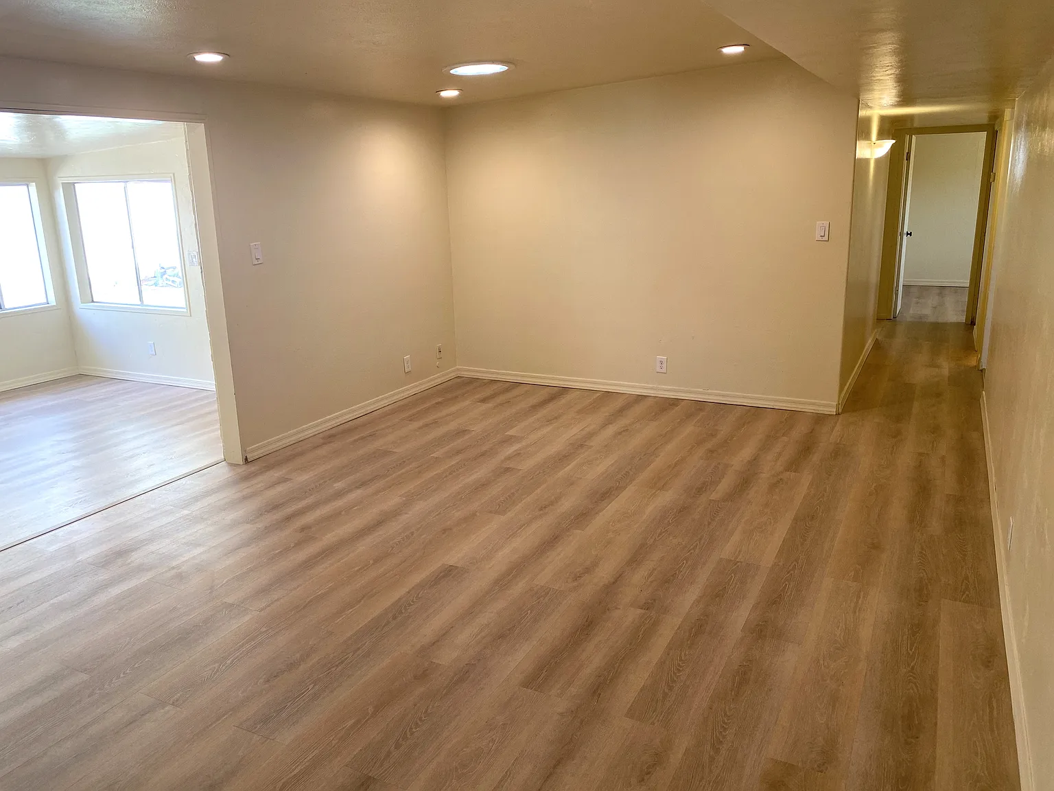 4 bed, 1972 sqft, $2,345 — Photo 2