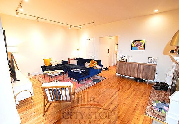 3rd image of 55 W 74th St APT 1b
