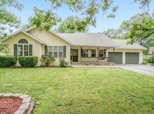 812 Tracy Ln, Mount Vernon, MO 65712