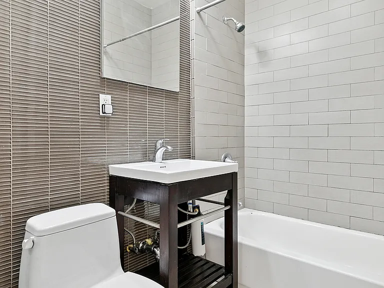 423 E 84th St #PENTHOUSE — Photo 7