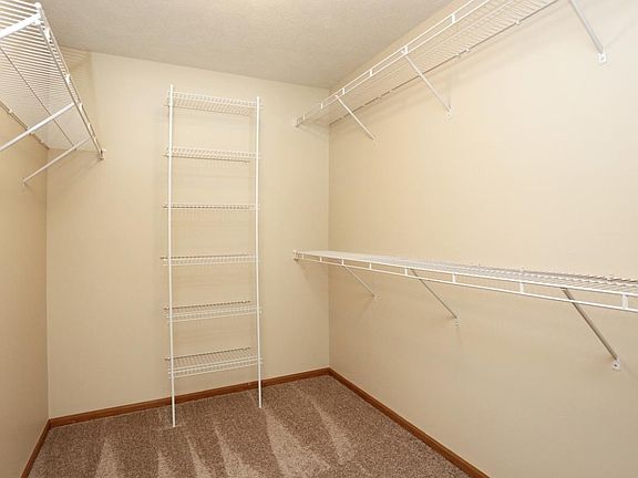 4th image of 16889 Oakmont Dr