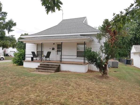1028 S 18th St, Chickasha, OK 73018